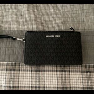 Michael Kors jet set wristlet wallet